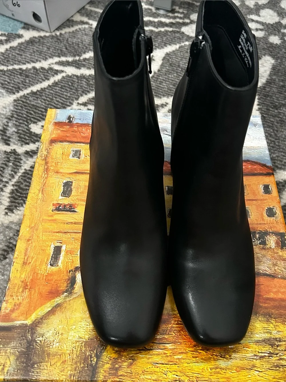 Women’s Bella Vitta Wilma Black Ankle Boots - Sleek Zip-Closure Design Size 7.5